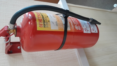 Крепление шланга огнетушителя Крепление шланга огнетушителя